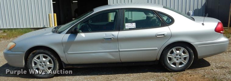 image for item DE8435 2007 Ford Taurus SE