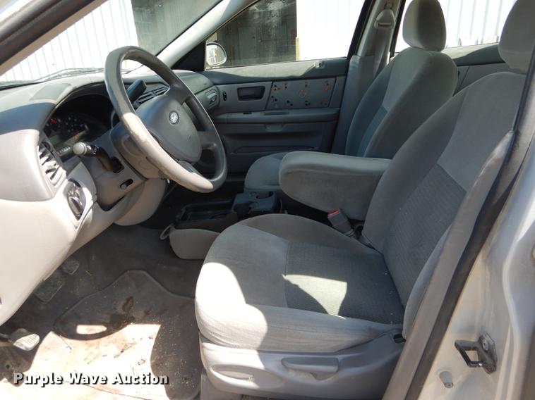 image for item DE8435 2007 Ford Taurus SE