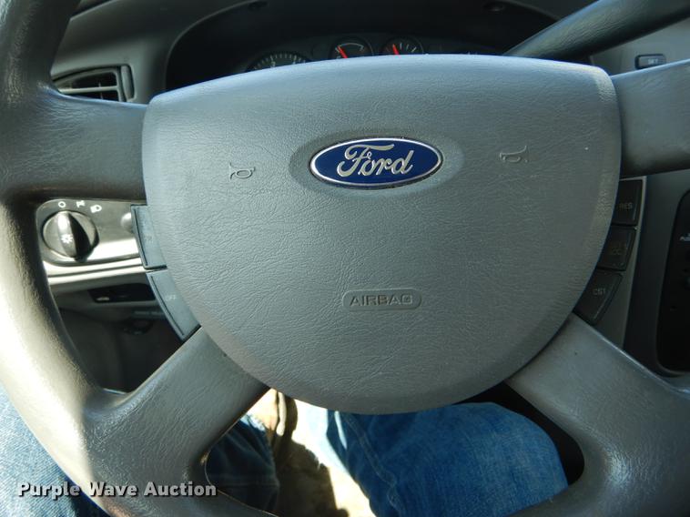 image for item DE8435 2007 Ford Taurus SE