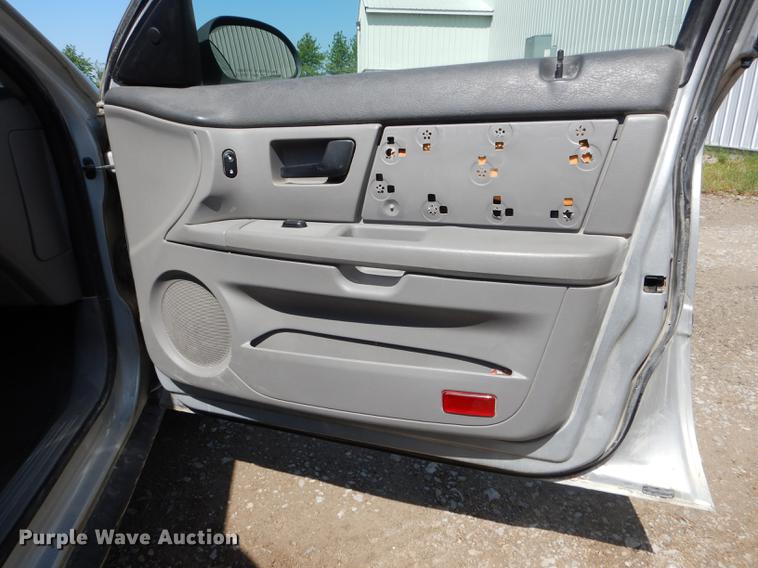 image for item DE8435 2007 Ford Taurus SE