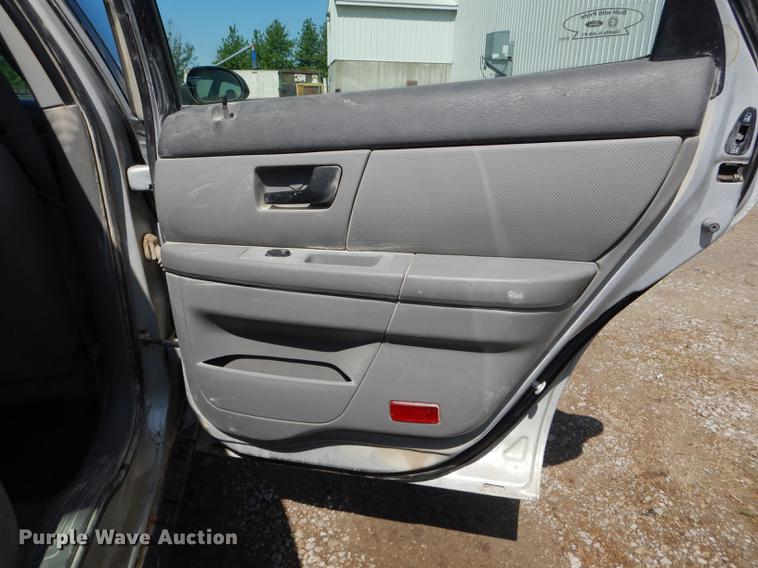 image for item DE8435 2007 Ford Taurus SE