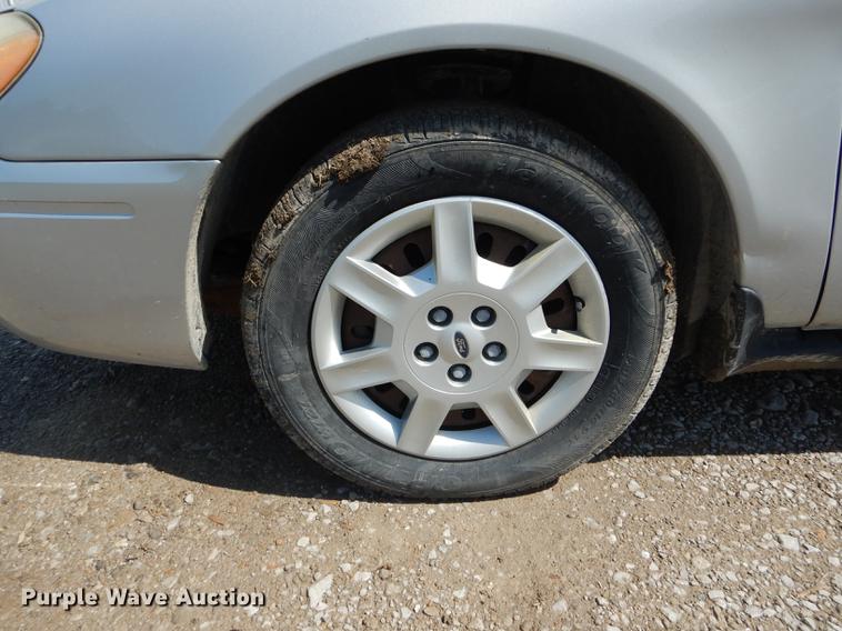 image for item DE8435 2007 Ford Taurus SE