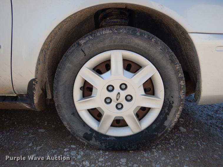 image for item DE8435 2007 Ford Taurus SE