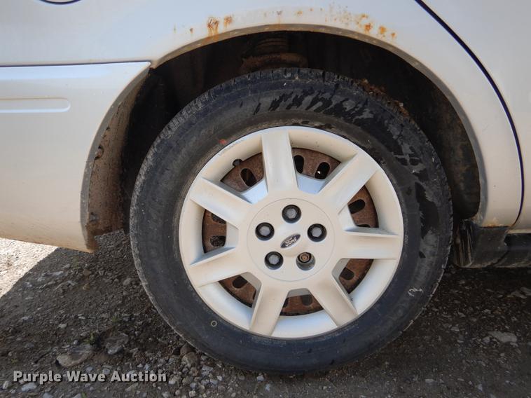 image for item DE8435 2007 Ford Taurus SE