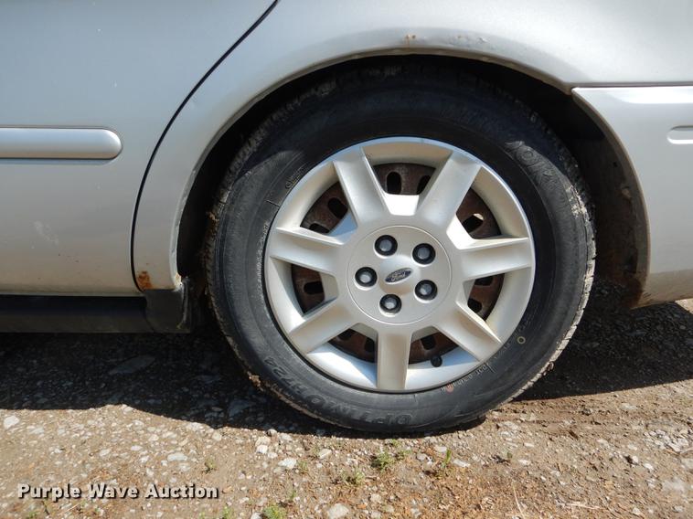 image for item DE8435 2007 Ford Taurus SE