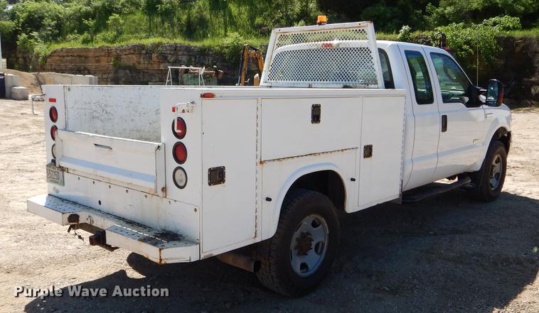 image for item DE8436 2005 Ford F350 Super Duty XL SuperCab utility bed pickup truck
