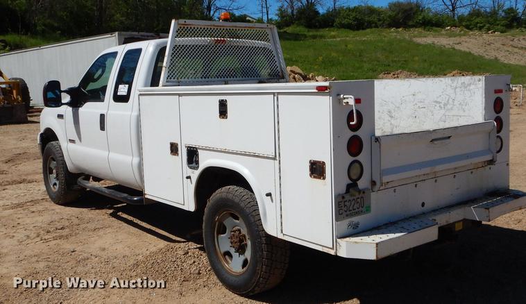 image for item DE8436 2005 Ford F350 Super Duty XL SuperCab utility bed pickup truck