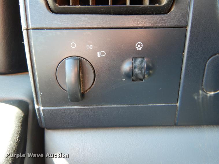 image for item DE8436 2005 Ford F350 Super Duty XL SuperCab utility bed pickup truck