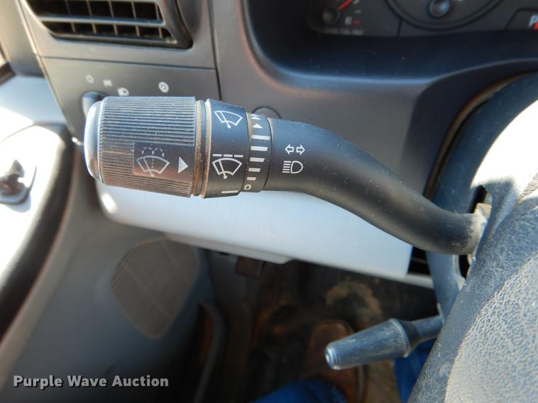 image for item DE8436 2005 Ford F350 Super Duty XL SuperCab utility bed pickup truck