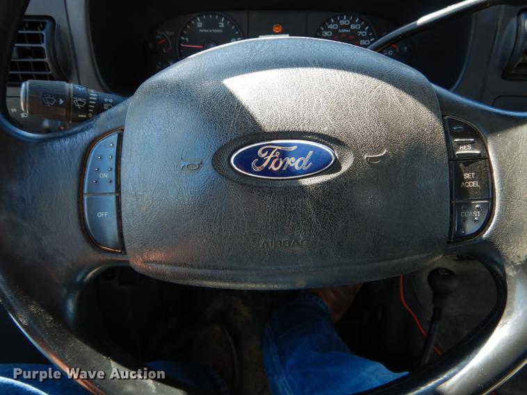 image for item DE8436 2005 Ford F350 Super Duty XL SuperCab utility bed pickup truck