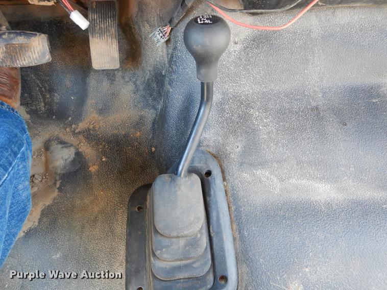 image for item DE8436 2005 Ford F350 Super Duty XL SuperCab utility bed pickup truck