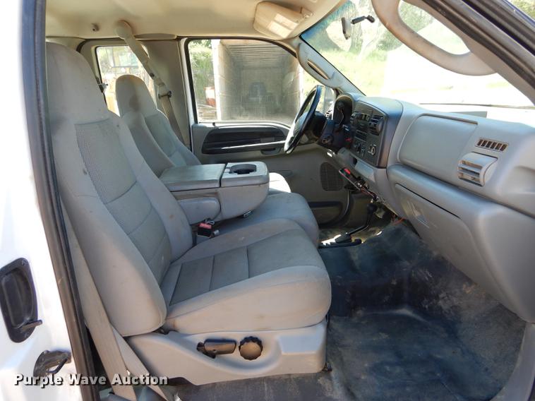 image for item DE8436 2005 Ford F350 Super Duty XL SuperCab utility bed pickup truck