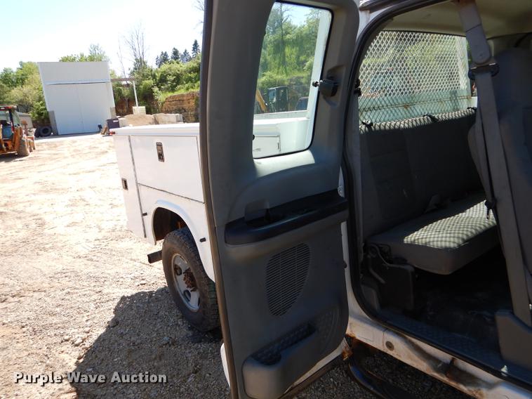 image for item DE8436 2005 Ford F350 Super Duty XL SuperCab utility bed pickup truck