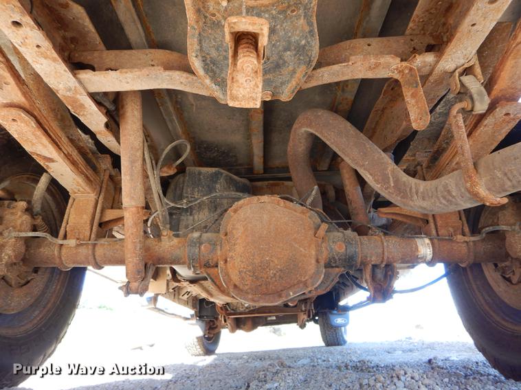 image for item DE8436 2005 Ford F350 Super Duty XL SuperCab utility bed pickup truck