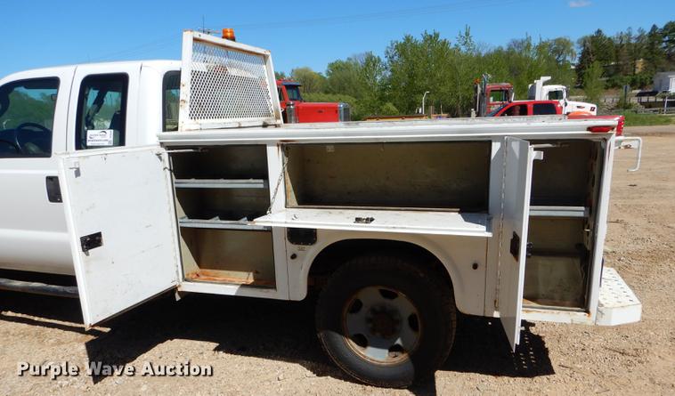 image for item DE8436 2005 Ford F350 Super Duty XL SuperCab utility bed pickup truck