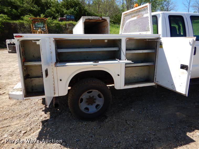 image for item DE8436 2005 Ford F350 Super Duty XL SuperCab utility bed pickup truck