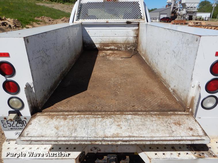 image for item DE8436 2005 Ford F350 Super Duty XL SuperCab utility bed pickup truck