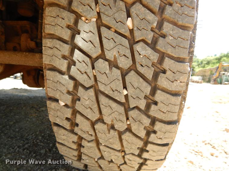 image for item DE8436 2005 Ford F350 Super Duty XL SuperCab utility bed pickup truck