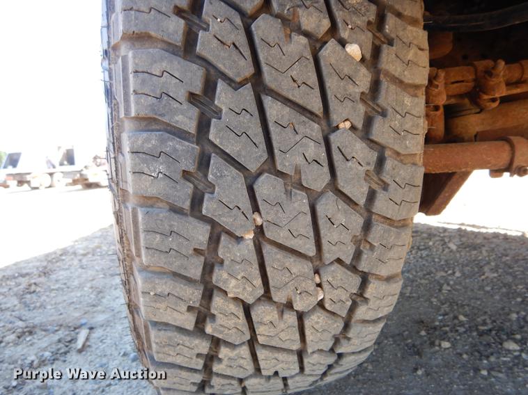 image for item DE8436 2005 Ford F350 Super Duty XL SuperCab utility bed pickup truck