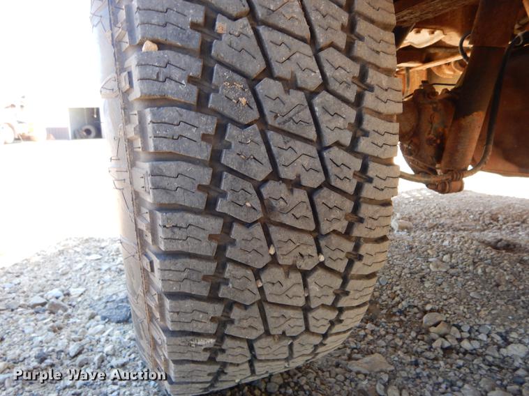 image for item DE8436 2005 Ford F350 Super Duty XL SuperCab utility bed pickup truck