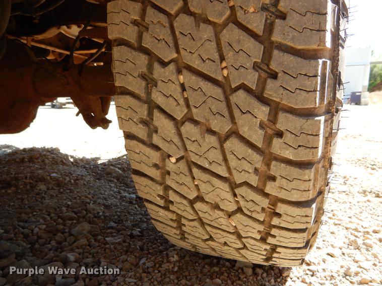 image for item DE8436 2005 Ford F350 Super Duty XL SuperCab utility bed pickup truck