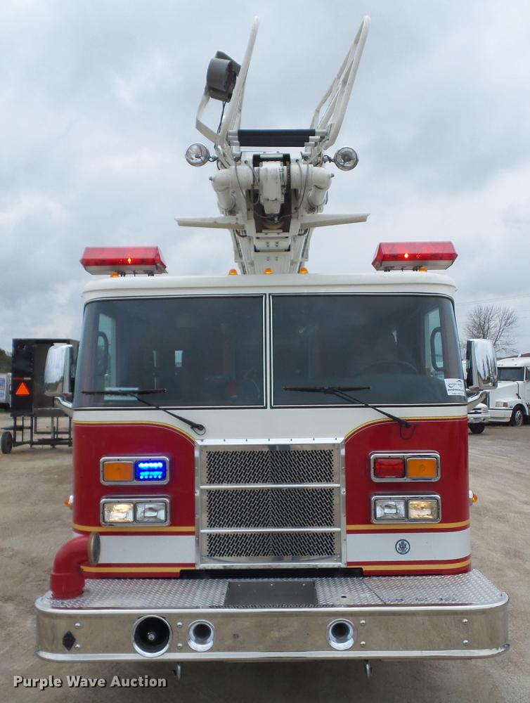 image for item DF0764 1999 Pierce aerial fire truck