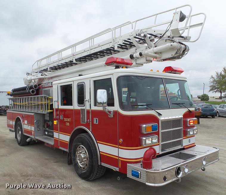 image for item DF0764 1999 Pierce aerial fire truck
