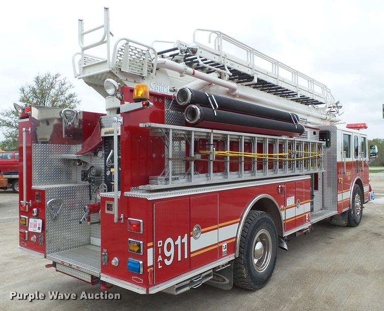 image for item DF0764 1999 Pierce aerial fire truck