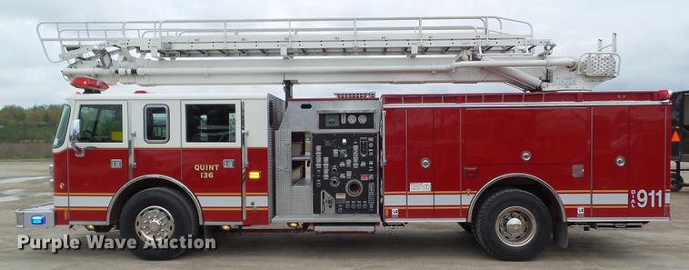 image for item DF0764 1999 Pierce aerial fire truck