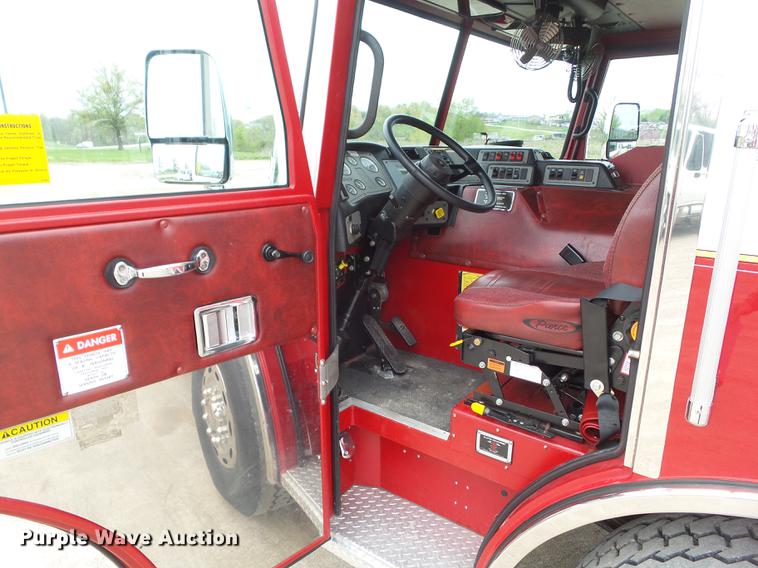 image for item DF0764 1999 Pierce aerial fire truck