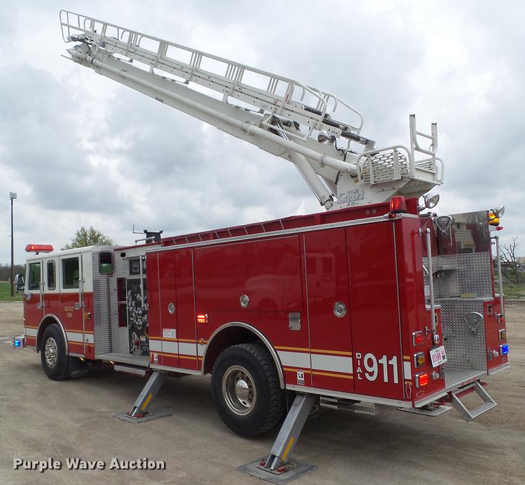 image for item DF0764 1999 Pierce aerial fire truck