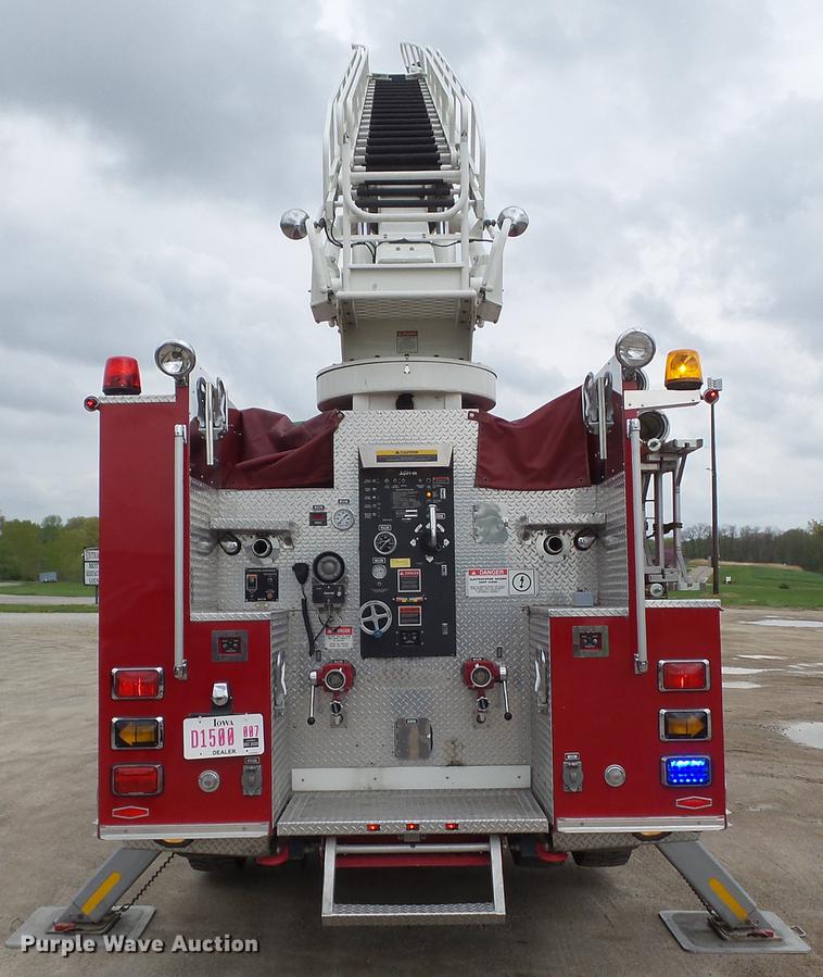 image for item DF0764 1999 Pierce aerial fire truck