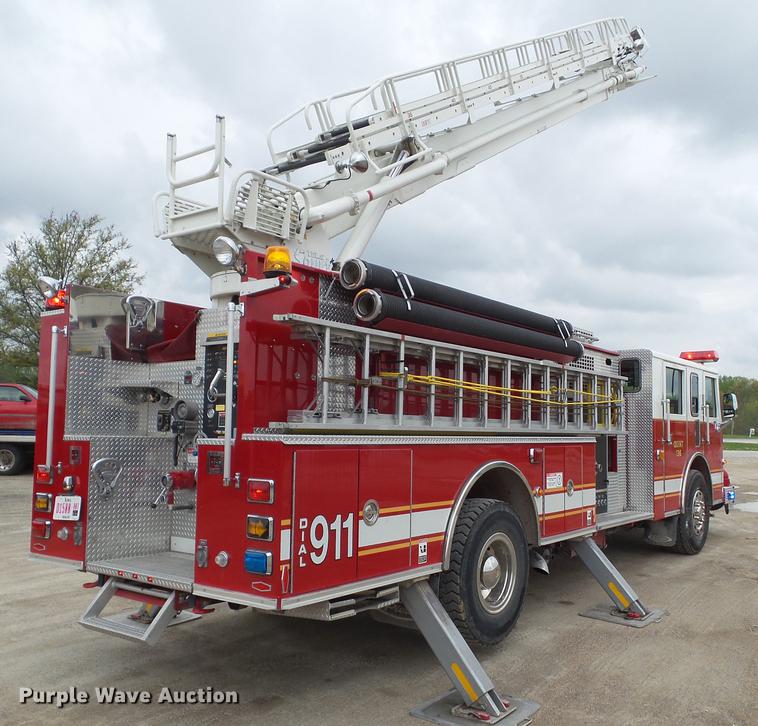 image for item DF0764 1999 Pierce aerial fire truck