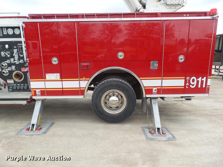 image for item DF0764 1999 Pierce aerial fire truck