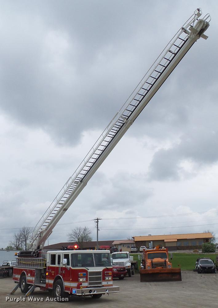 image for item DF0764 1999 Pierce aerial fire truck