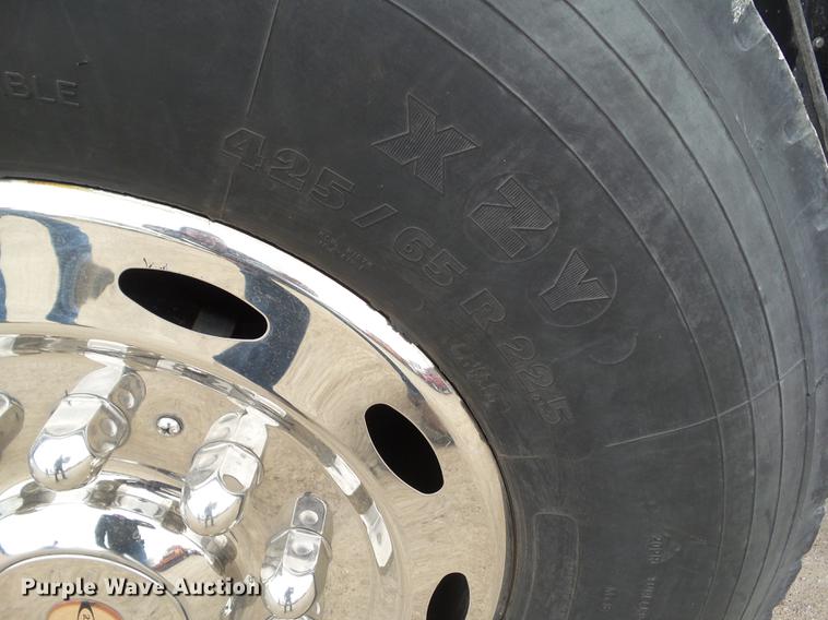 image for item DF0764 1999 Pierce aerial fire truck