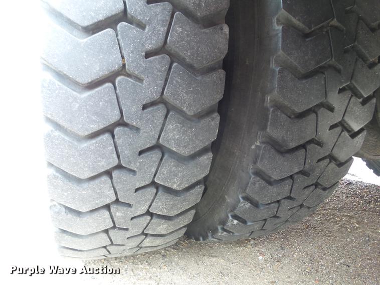 image for item DF0764 1999 Pierce aerial fire truck