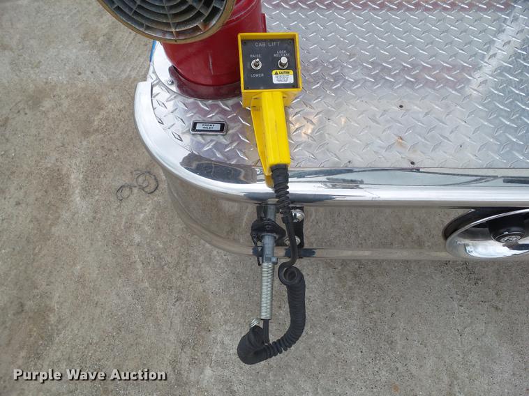 image for item DF0764 1999 Pierce aerial fire truck