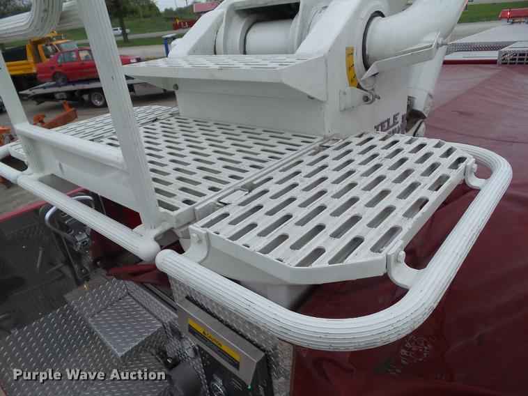 image for item DF0764 1999 Pierce aerial fire truck