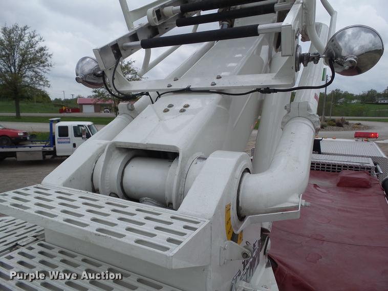 image for item DF0764 1999 Pierce aerial fire truck