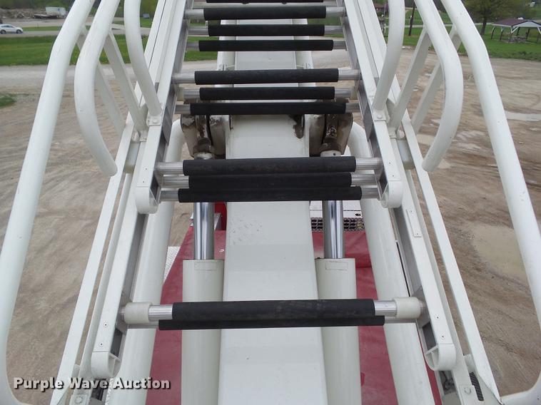 image for item DF0764 1999 Pierce aerial fire truck