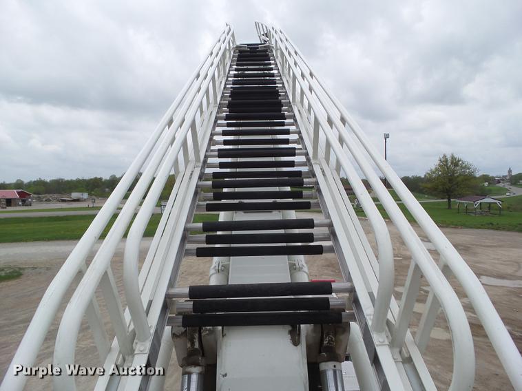 image for item DF0764 1999 Pierce aerial fire truck