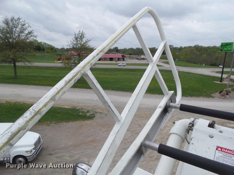 image for item DF0764 1999 Pierce aerial fire truck