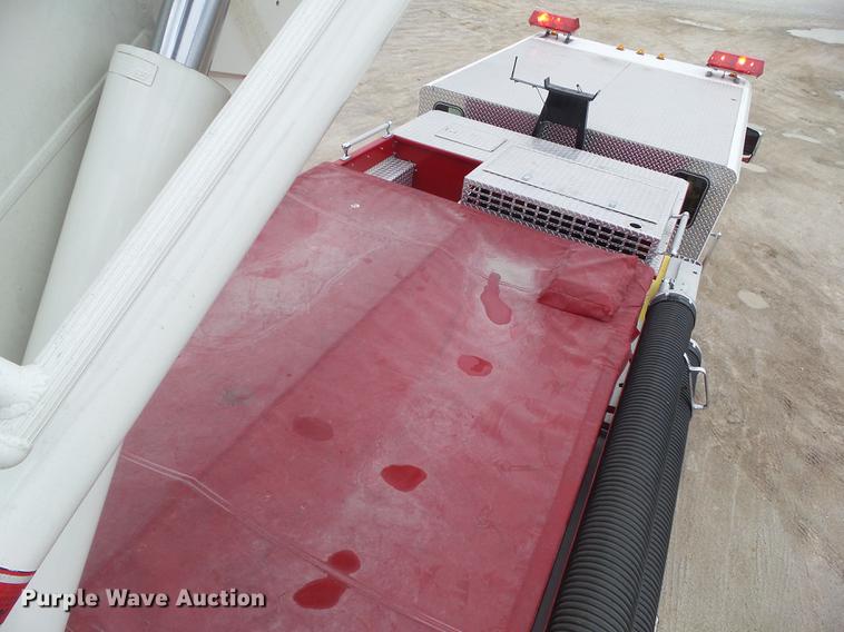 image for item DF0764 1999 Pierce aerial fire truck