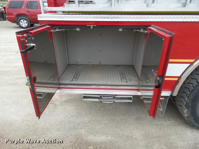 image for item DF0764 1999 Pierce aerial fire truck