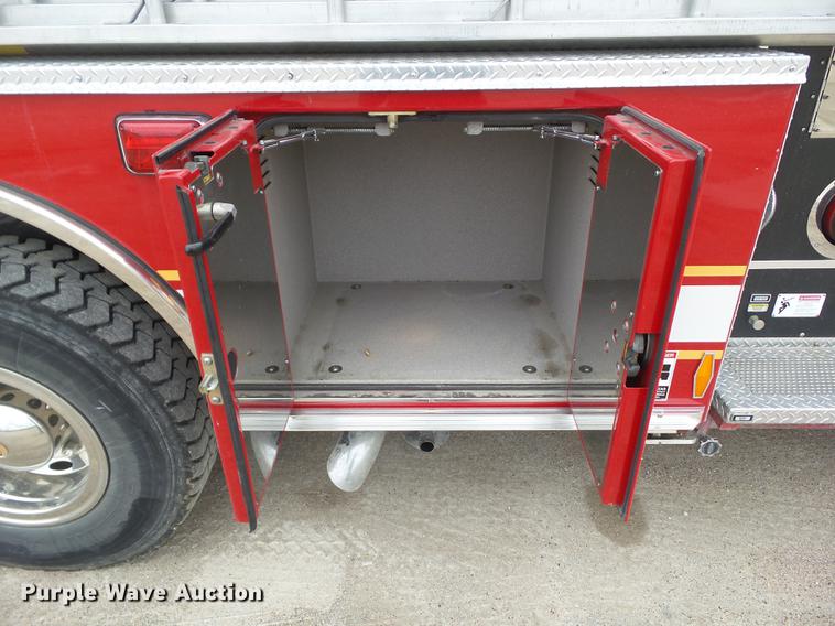 image for item DF0764 1999 Pierce aerial fire truck