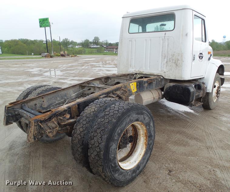 image for item DF0765 1993 International 4900 truck cab and chassis