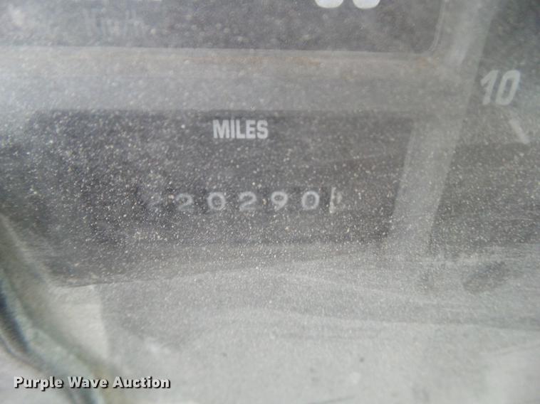 image for item DF0765 1993 International 4900 truck cab and chassis