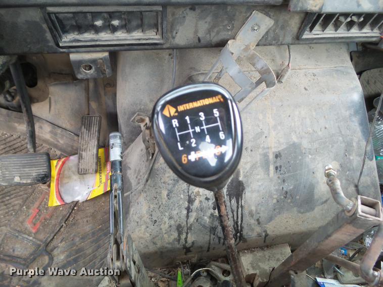 image for item DF0765 1993 International 4900 truck cab and chassis