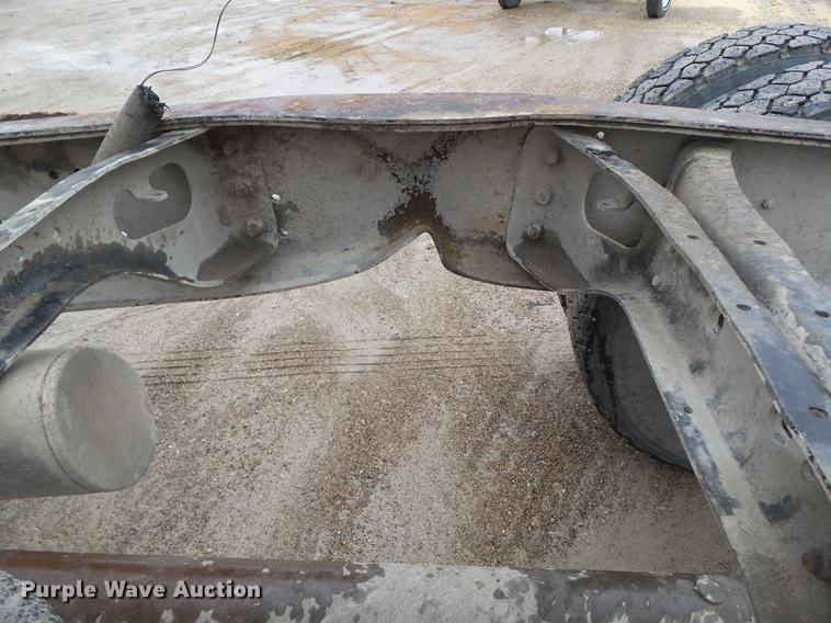 image for item DF0765 1993 International 4900 truck cab and chassis